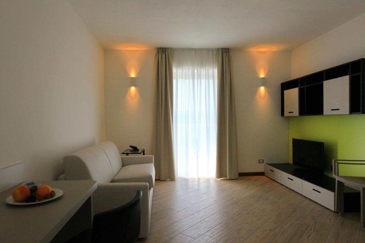Hotel Ponti Angera Eksteriør billede