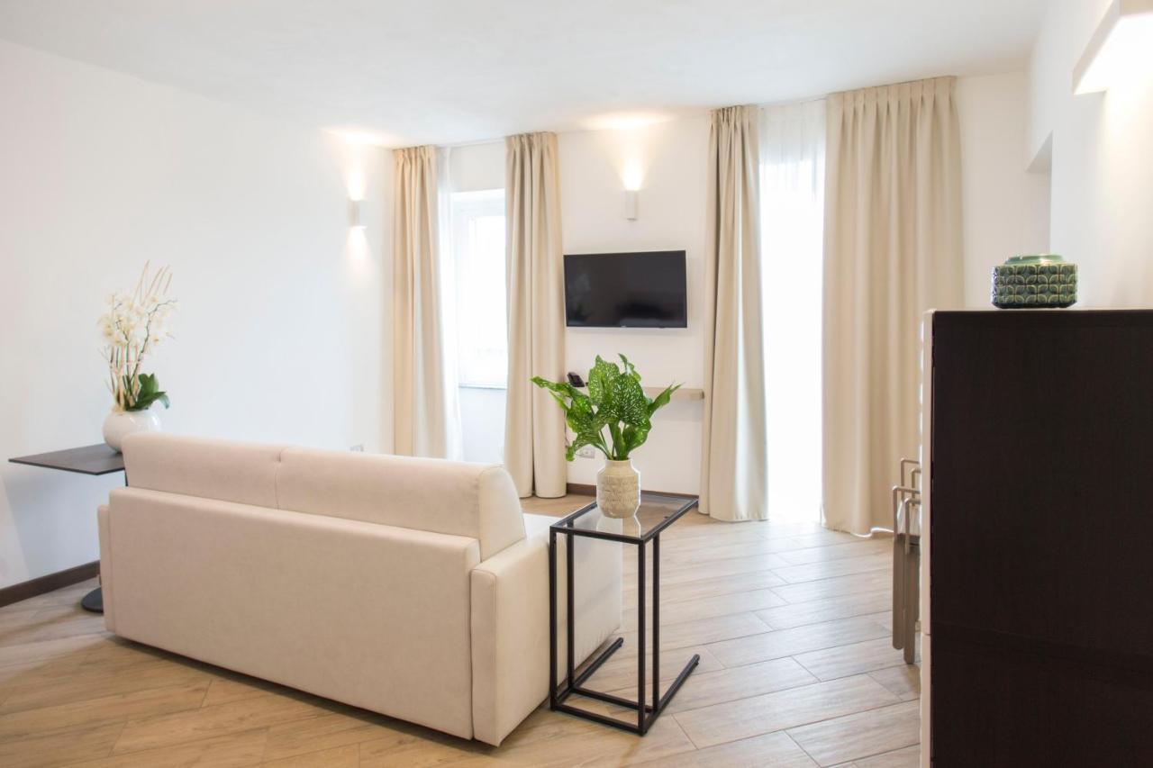 Hotel Ponti Angera Eksteriør billede