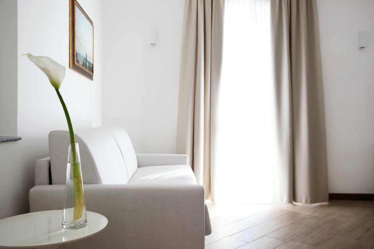 Hotel Ponti Angera Eksteriør billede
